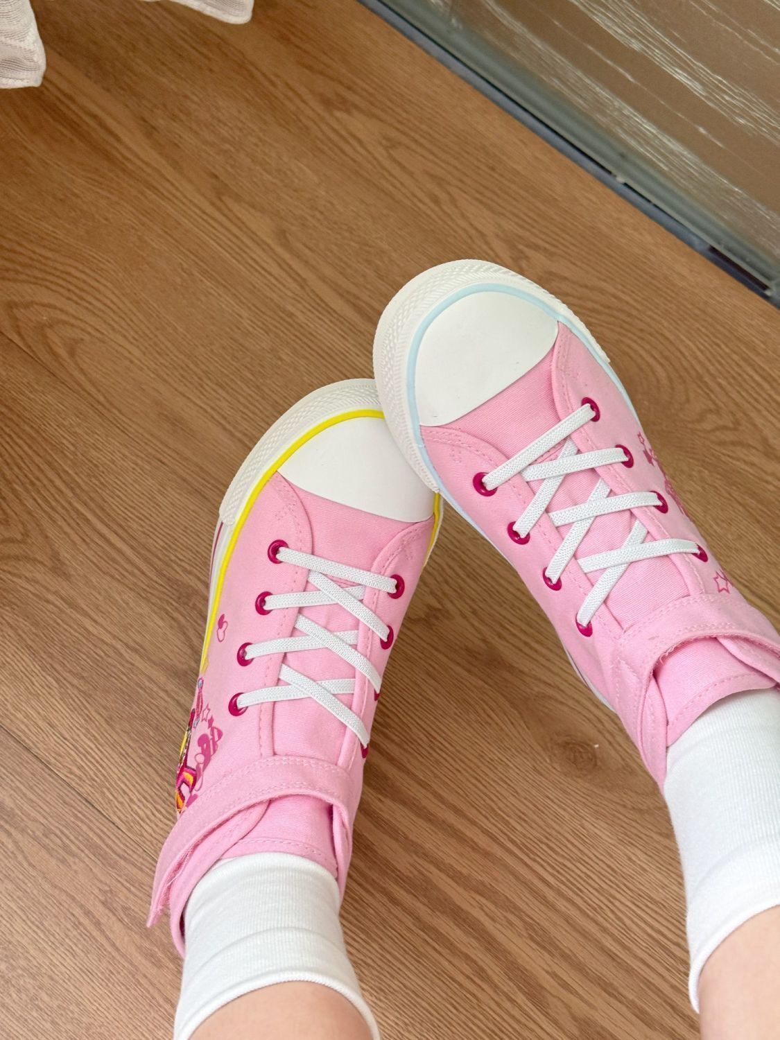 Nuove Scarpe in Tela Rosa Cari - Embroidery Canvas recensione e prezzo