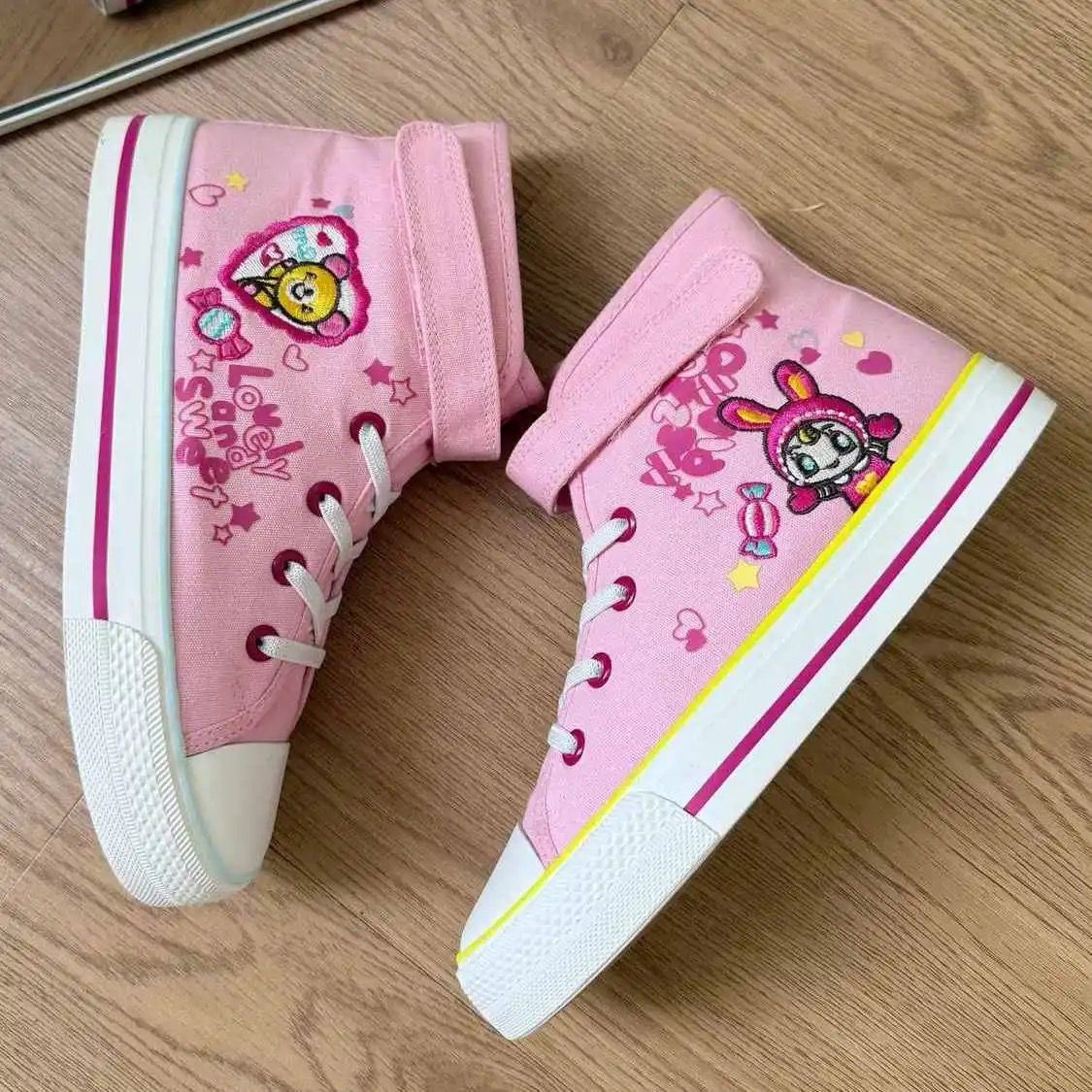 Nuove Scarpe in Tela Rosa Cari - Embroidery Canvas recensione e prezzo