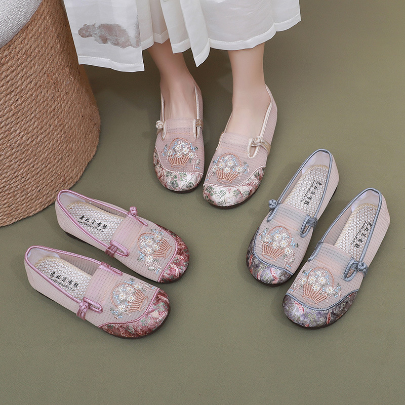 Scarpe basse ricamate in stile - Embroidery Canvas recensione e prezzo